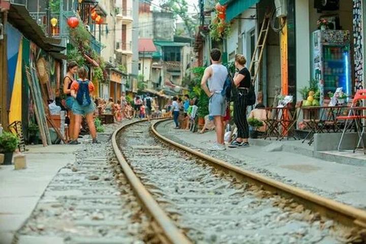 Đam mê sách, kiếm tiền từ video ngắn: Hotspot Matrix và Vlogger sách