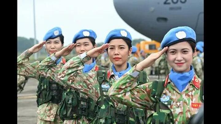 Nội dung: Mùa hè đang đầy vui vẻ với những xu hướng mới, và Huda Ice Twist đang chinh