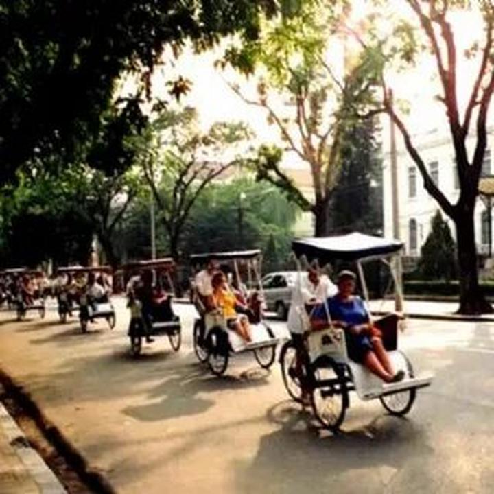 Có 1 kiểu áo quốc dân, dù - Cảm hứng video marketing từ Hotspot Matrix